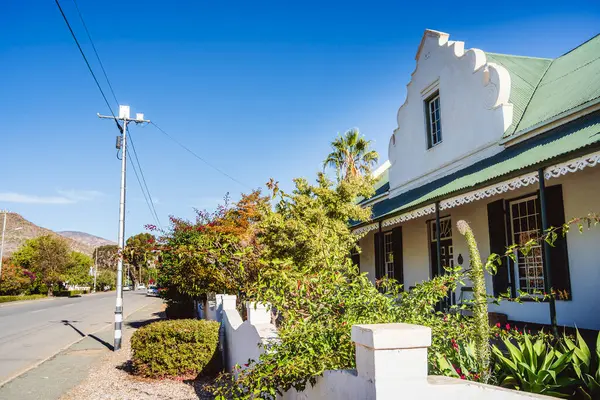 Prens Albert, Güney Afrika - 5 Haziran 2025: Güneşli havalarda tarihi Karoo Köyü