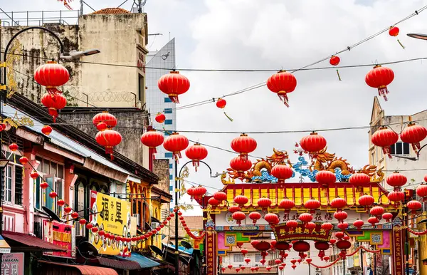 Kuala Terengganu, Malezya - 5 Şubat 2025: Bulutlu havada tarihi merkez, HDR Görüntü