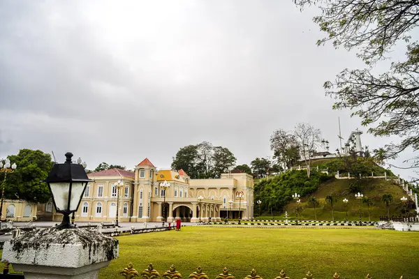 Kuala Terengganu, Malezya - 5 Şubat 2025: Bulutlu havada tarihi merkez, HDR Görüntü