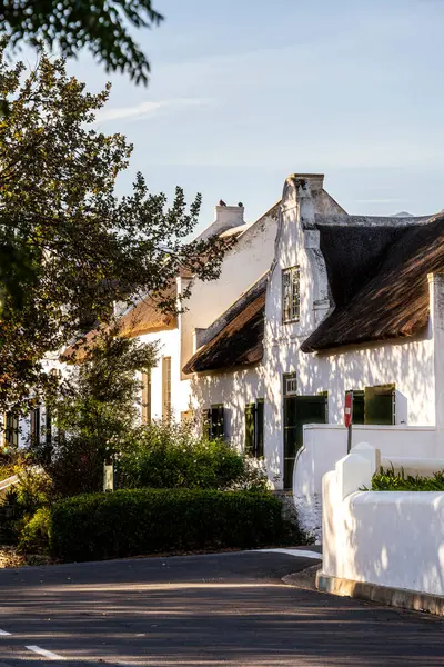 Tulbagh, Güney Afrika - 2 Temmuz 2025: Güneşli havalarda tarihi köy