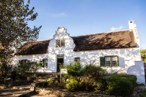 Tulbagh, Güney Afrika - 2 Temmuz 2025: Güneşli havalarda tarihi köy