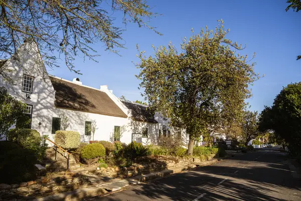 Tulbagh, Güney Afrika - 2 Temmuz 2025: Güneşli havalarda tarihi köy