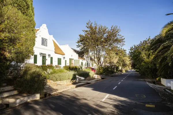 Tulbagh, Güney Afrika - 2 Temmuz 2025: Güneşli havalarda tarihi köy