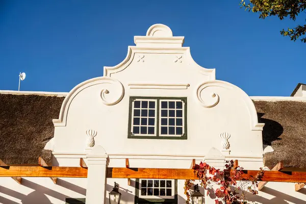 Tulbagh, Güney Afrika - 2 Temmuz 2025: Güneşli havalarda tarihi köy