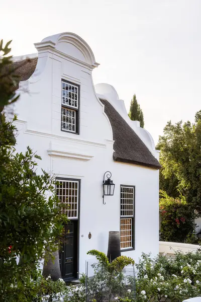 Tulbagh, Güney Afrika - 2 Temmuz 2025: Güneşli havalarda tarihi köy