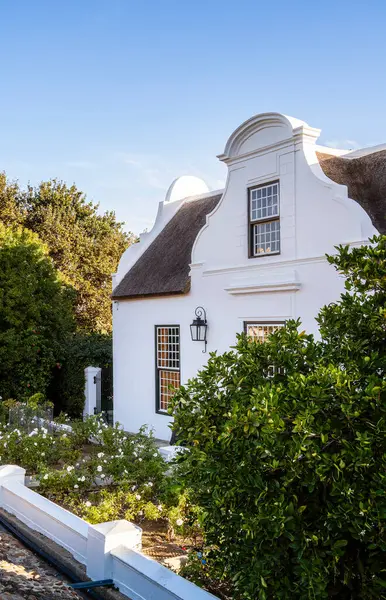 Tulbagh, Güney Afrika - 2 Temmuz 2025: Güneşli havalarda tarihi köy