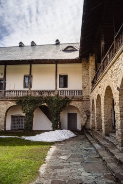 Neamt, Romanya - 23 Nisan 2025: Baharda Neamt Manastırı