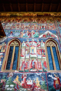 Sucevita, Romanya - 20 Nisan 2025: Baharda Manastır Manastırı