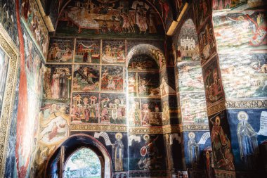 Sucevita, Romanya - 20 Nisan 2025: Baharda Manastır Manastırı