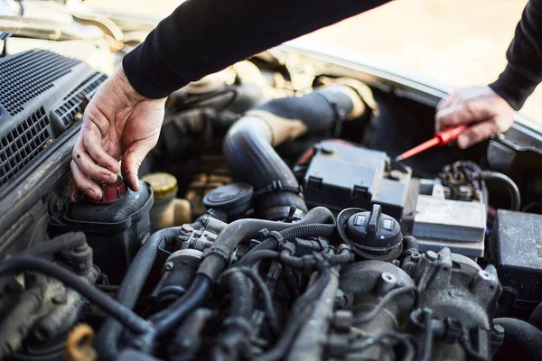 Mechanic Hands Repairing Car Dirty Car Engine — Stock Photo, Image