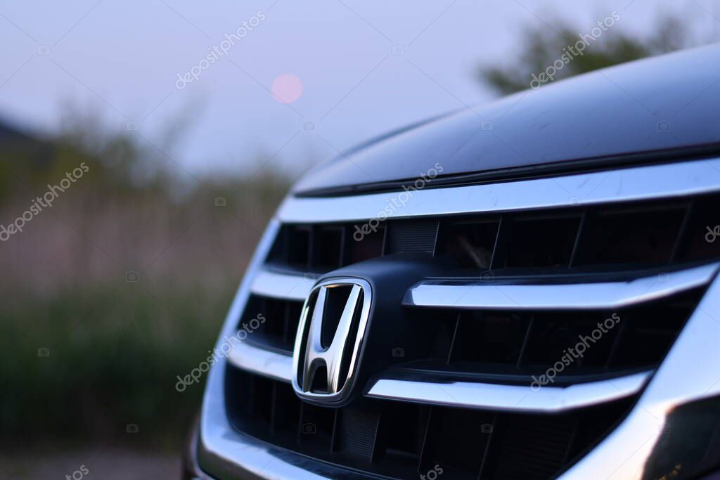 Close up view of Honda cars logo on Honda Accord Crosstour car