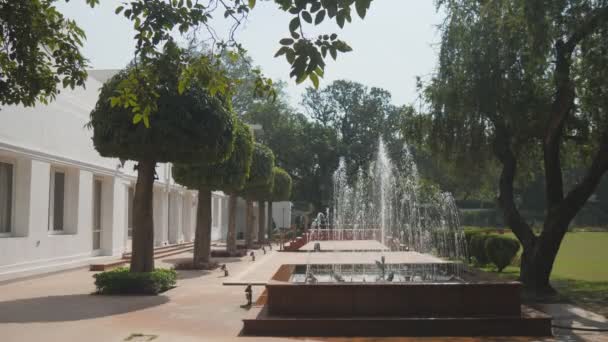 デリー インド 2019年3月15日 デリー インドのガンディー家の噴水と庭園 60P — ストック動画