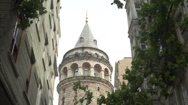 Een Lage Hoek Van Dichtbij Uitzicht Galatetoren Istanbul Turkije — Stockvideo