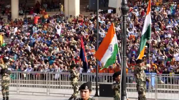 Amritsar India Marca 2019 Flagi Indyjskie Powieszone Przez Strażników Granicy — Wideo stockowe