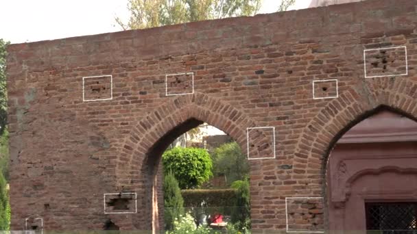 Bliska Patelnia Śladów Kulach Ścianie Jallianwala Bagh Amritsarze Indiach — Wideo stockowe