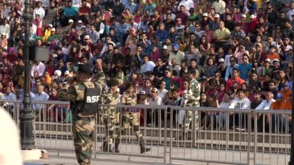 Amritsar Índia Março 2019 Gaurd Fronteira Wagah Leva Hindustão Cantar — Vídeo de Stock