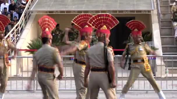 Amritsar India Marca 2019 Żołnierze Indyjscy Rzucają Wyzwanie Pakistańskim Rywalom — Wideo stockowe