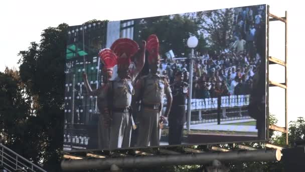 Amritsar India Marca 2019 Ceremonia Zamknięcia Pokazywana Dużym Ekranie Granicy — Wideo stockowe