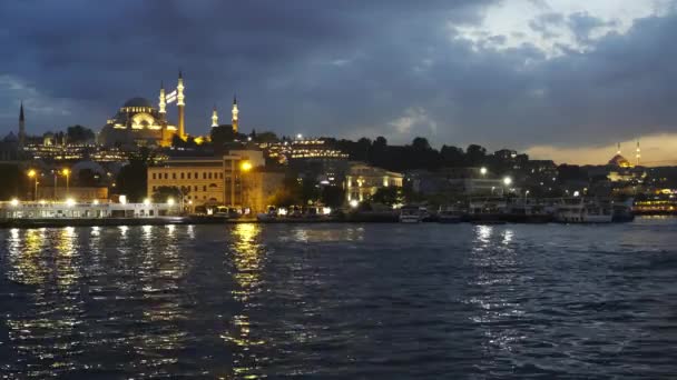 Νυχτερινή Άποψη Του Τζαμιού Rustem Pasha Και Προκυμαία Του Istanbul — Αρχείο Βίντεο