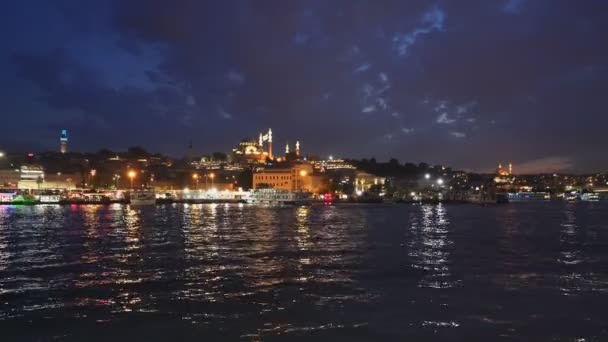 Disparo Nocturno Terminal Del Ferry Mezquita Rustem Pasha Paseo Marítimo — Vídeos de Stock