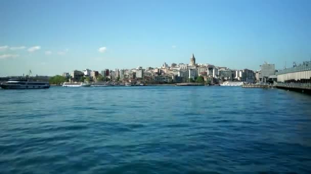 Широкоугольный Срок Действия Моста Галата Башни Паромного Движения Стамбуле Индейка — стоковое видео