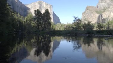 Valley View of el Capitan 'dan akşam klip klibi ve gelin duvağı Kaliforniya' daki Yosemite Ulusal Parkı 'na düştü.