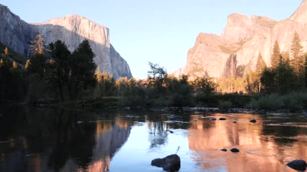 Gün Batımında Capitan Gelinlik Örtüsü Kaliforniya Daki Yosemite Ulusal Parkı — Stok video