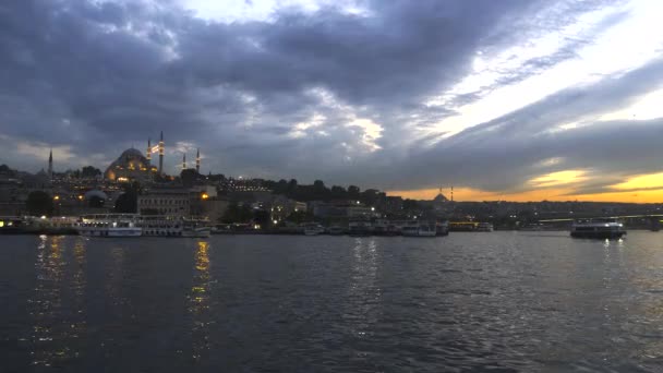 Egy Szürkületi Felvétel Egy Komp Terminál Mecset Isztambulban Pulyka — Stock videók