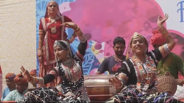 Jaipur Índia Março 2019 Clip Câmera Lenta Duas Mulheres Indianas — Vídeo de Stock