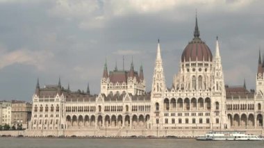 Macaristan parlamentosunun Budapeşte, hungary 'de çekimleri öğleden sonra başlıyor.