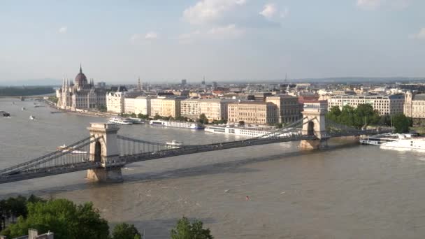 Panning Pravý Záběr Řetězového Mostu Baziliky Štěpána Budapest Maďarský — Stock video