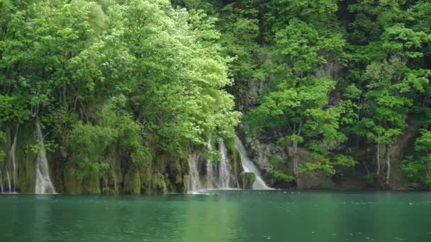 Pohled Vodopády Jezero Kozjak Elektrického Trajektu Plitvických Jezerech Národního Parku — Stock video
