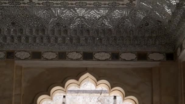 2019年3月22日 位于印度斋浦尔的琥珀宫殿天花板上的美丽的镜子瓷砖倾斜夹片 — 图库视频影像