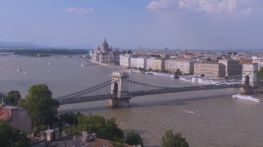Öğleden sonra şehrin Budapeşte ve Tuna Nehri manzarası Hungary 'deki Buda Kalesi' nden