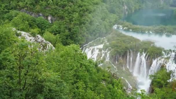 Wysoki Kąt Patelni Wodospadu Plitvice Jezior Parku Narodowego Chorwacji — Wideo stockowe
