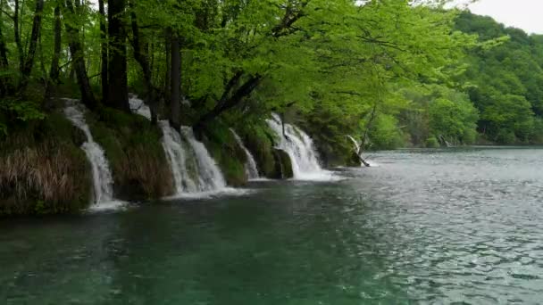 Široký Pohled Několik Malých Vodopádů Jezera Kozjak Plitvických Jezerech Národního — Stock video