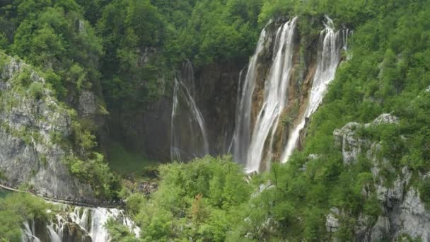 Sklon Dolů Záběr Veliki Facka Vodopád Plitvice Jezera Národního Parku — Stock video