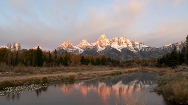 Herfst Zonsopgang Uitzicht Van Grand Teton Reflectie Schwabacher Landing Grand — Stockvideo