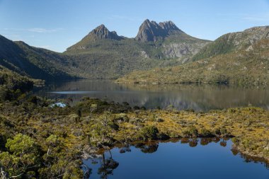 cradle mt and dove lake from glacier rock lookout in tasmania, australia