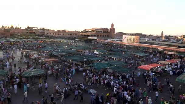 Panning Clip Derecho Atardecer Del Famoso Bazar Principal Marrakech Marruecos — Vídeos de Stock