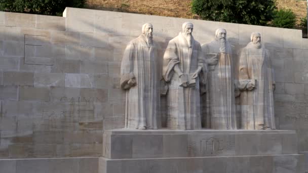 Wide Angle Shot Protestant Reformers Statues Geneva Switzerland — Stok Video