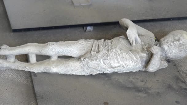 意大利首都那不勒斯附近的石碑遗址上 一名儿童因火山爆发而受害 一锅石膏浇注 — 图库视频影像