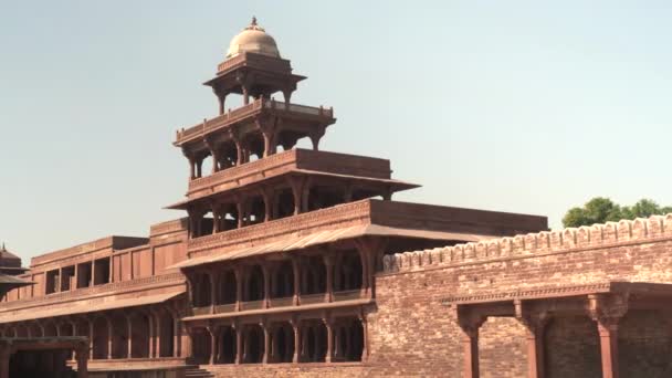 印度Agra附近的Fatephur Sikri建筑群 Gimbal Clip朝Panch Mahal走去 — 图库视频影像