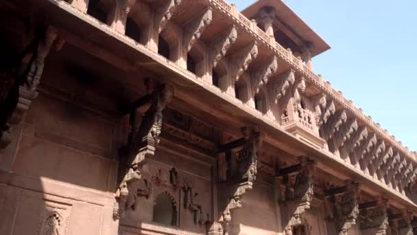 Tiro Panning Beirados Esculpidos Ornately Edifício Fort Vermelho Agra Índia — Vídeo de Stock