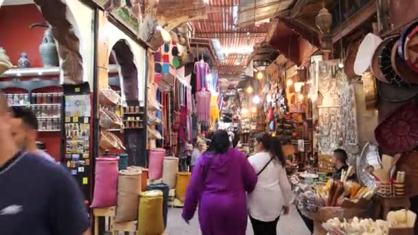 Gimbal Σταθεροποιημένο Πλάνο Μετά Αγοραστές Παρελθόν Souk Πάγκους Στο Μαρακές — Αρχείο Βίντεο