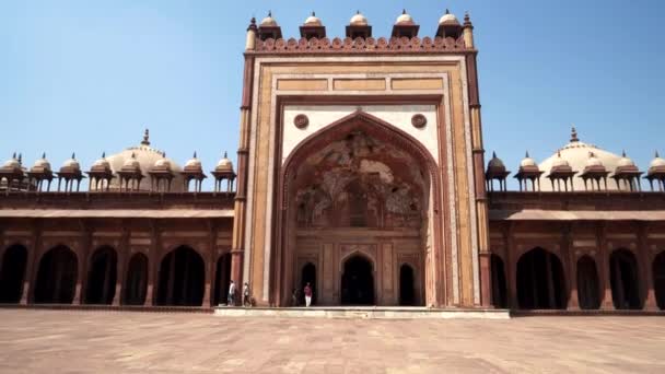 Tiro Gimbal Caminhando Direção Mesquita Jama Masjid Fatephur Sikri Perto — Vídeo de Stock