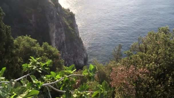 Scogliere Scoscese Oceano Vicino Positano Sulla Costa Amalfitana Nel Sud — Video Stock