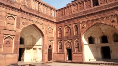 Hindistan, Agria 'daki Red Fort' taki iki binanın dış görüntüsü.