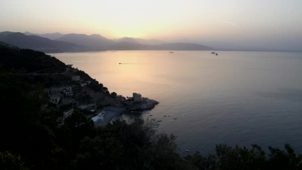意大利南部夏季阿马尔菲海岸黎明时分拍摄的广角镜头 — 图库视频影像