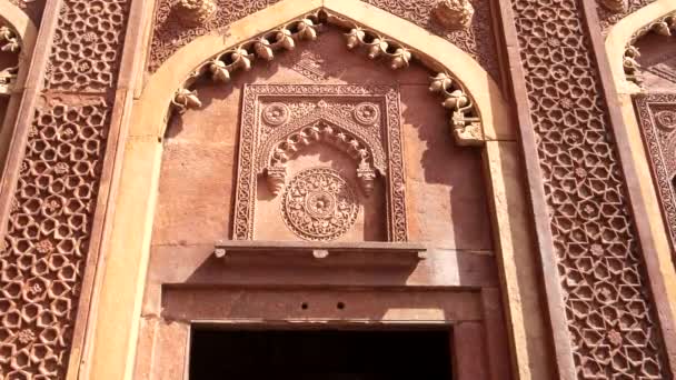 Zoom Uma Porta Ornately Decorada Forte Vermelho Agra Índia — Vídeo de Stock